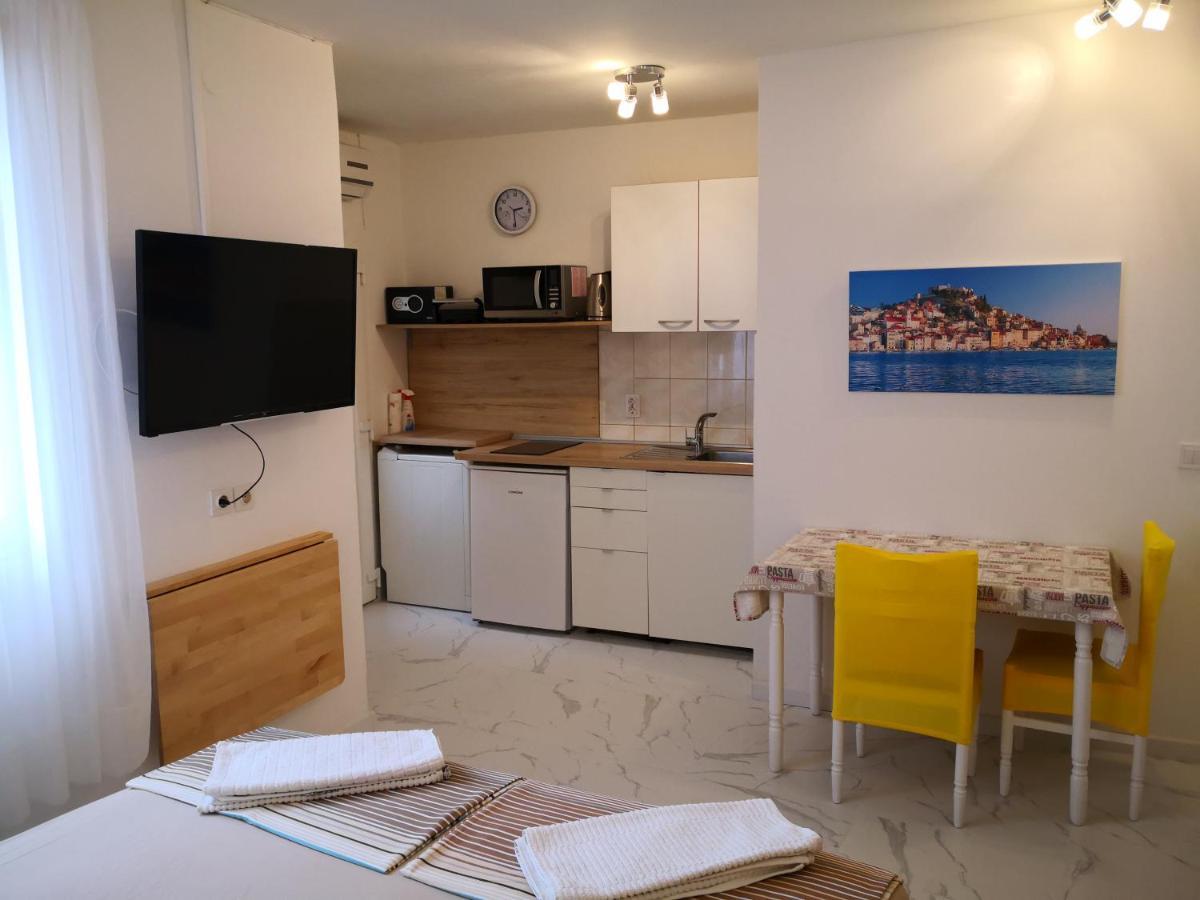 City Center Garden Apartments シベニク エクステリア 写真