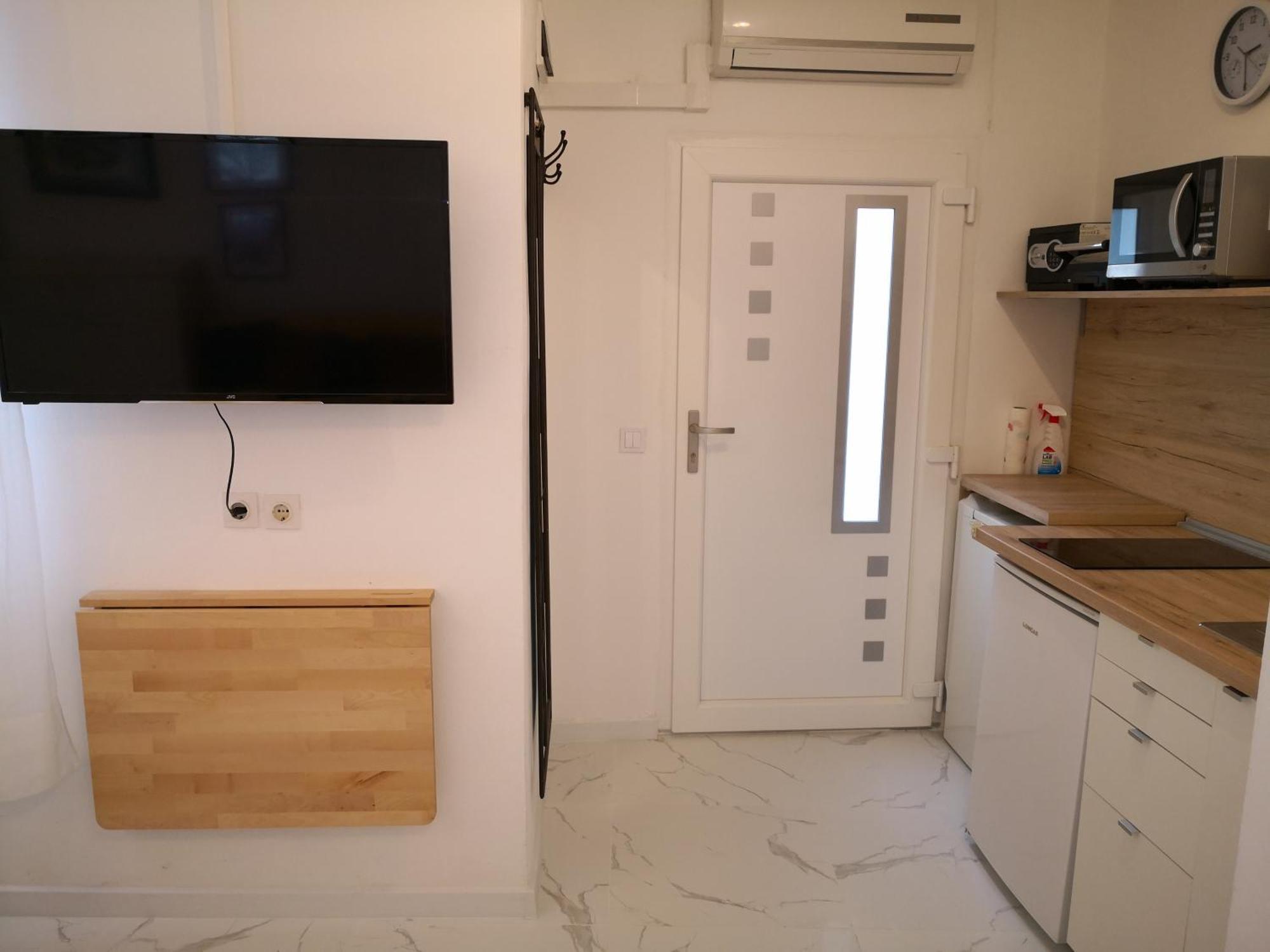 City Center Garden Apartments シベニク 部屋 写真