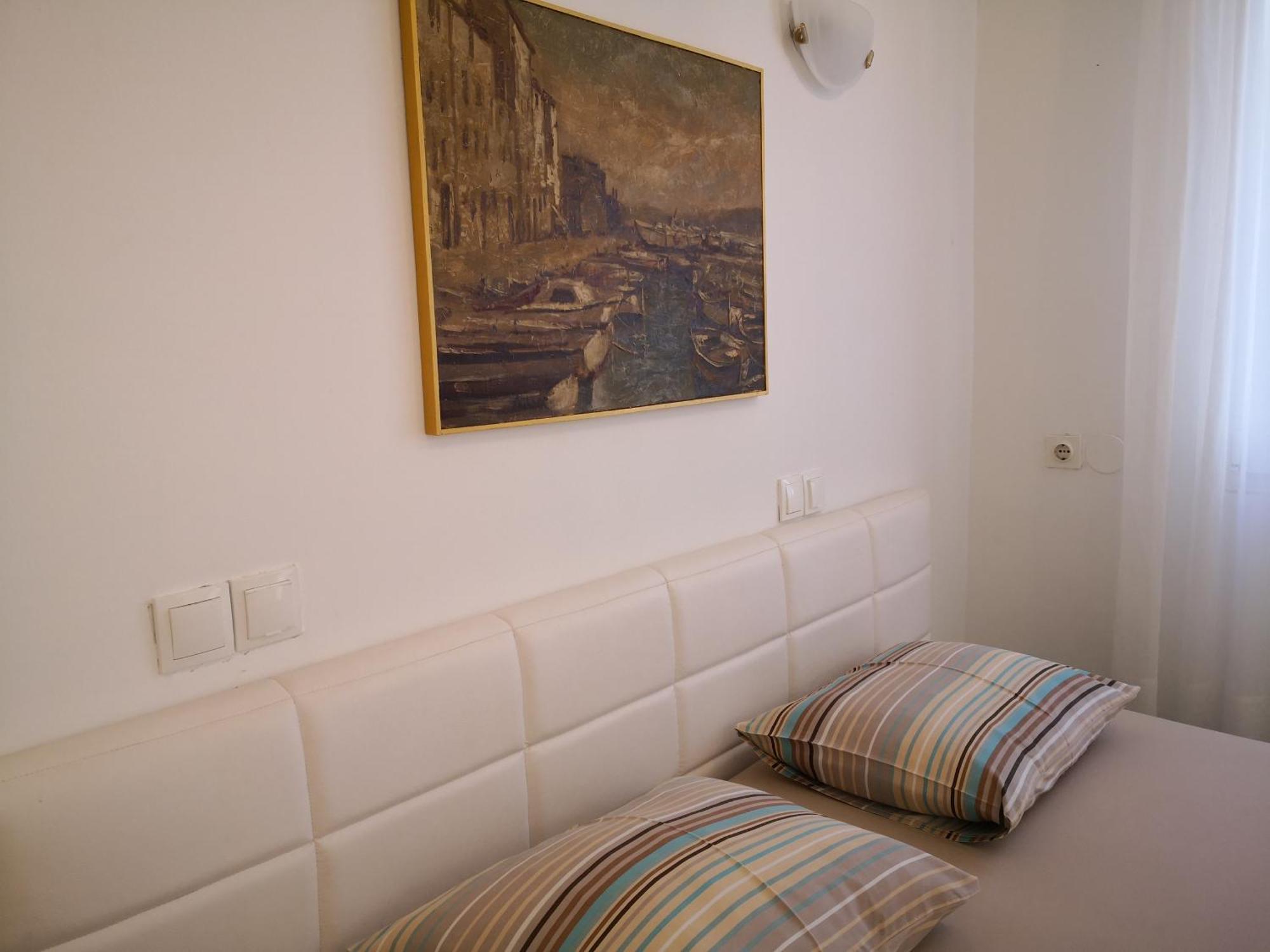 City Center Garden Apartments シベニク 部屋 写真