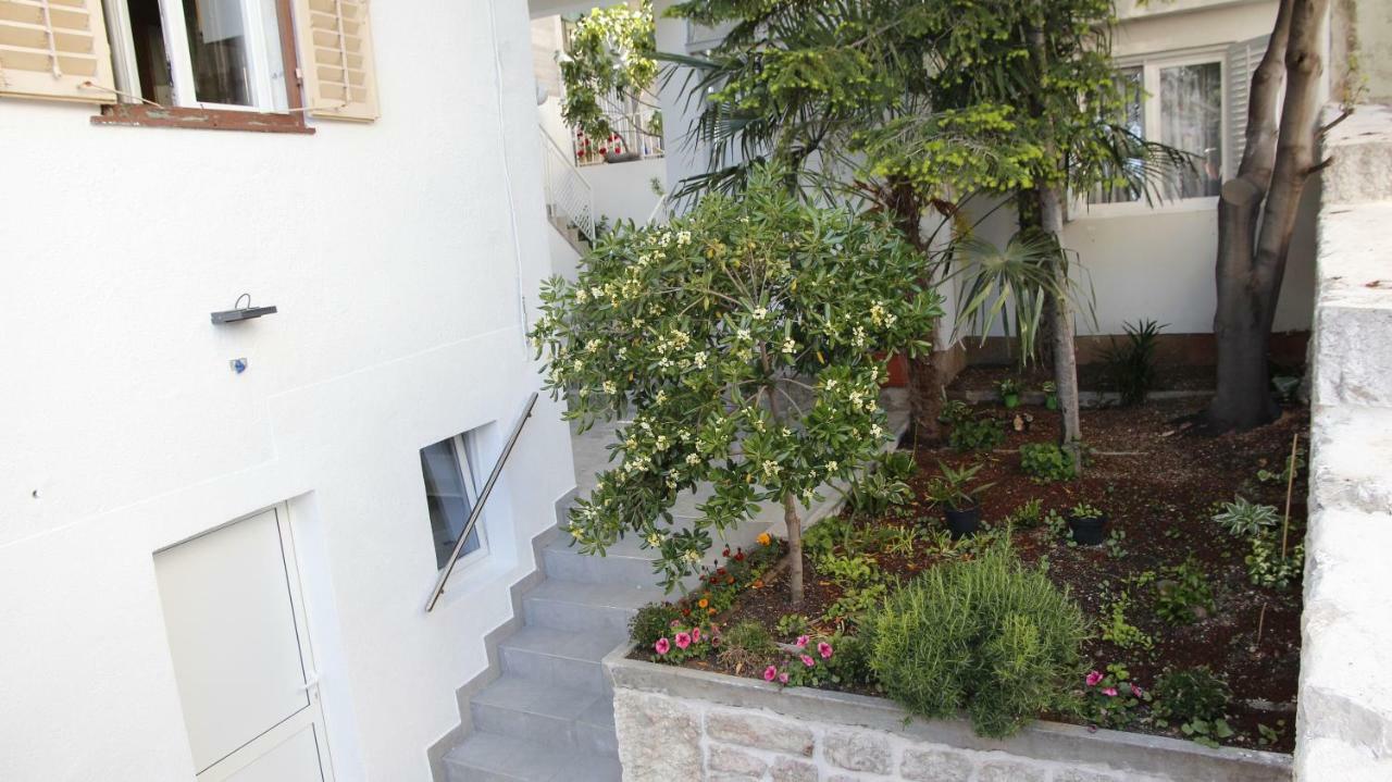 City Center Garden Apartments シベニク エクステリア 写真