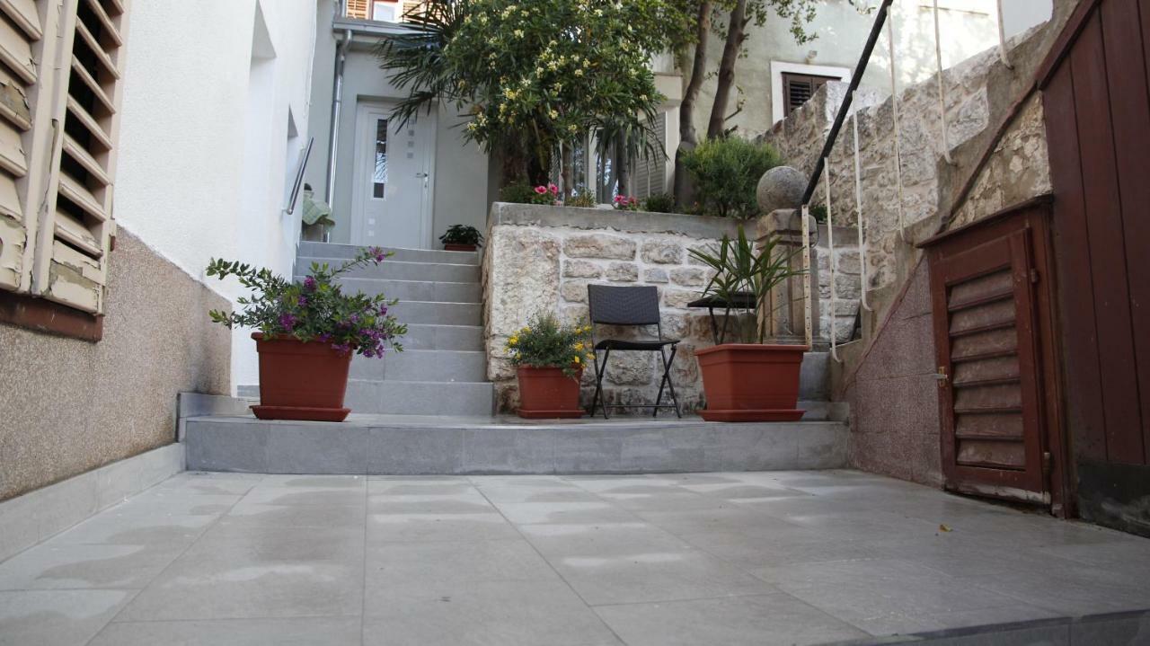 City Center Garden Apartments シベニク エクステリア 写真